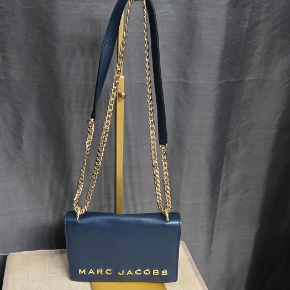 Marc Jacobs Blue Crossbody Bag with Gold Chain - Picture 12 of 16
